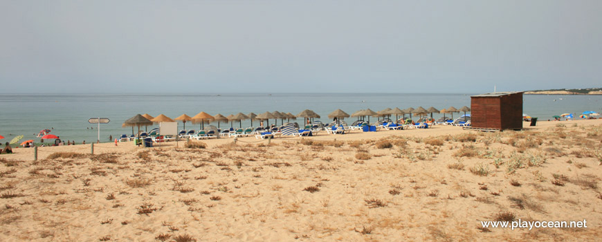 Aluguer de camas na Praia Grande de Pêra (Poente)