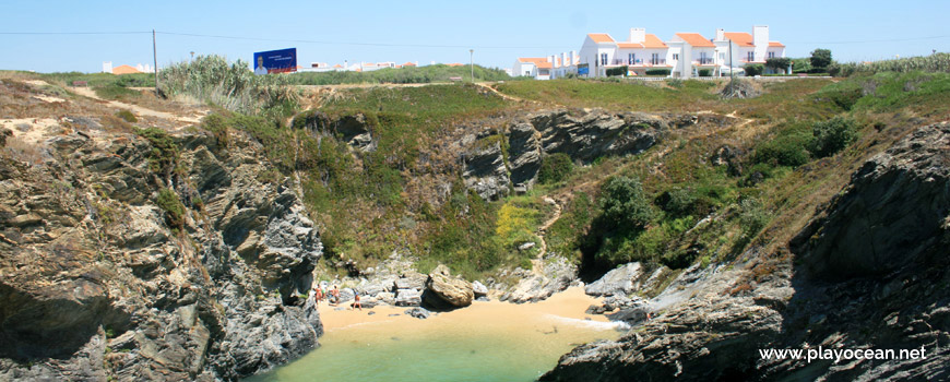 Access Praia do Espingardeiro Beach