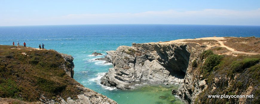 Cliff Praia do Espingardeiro Beach