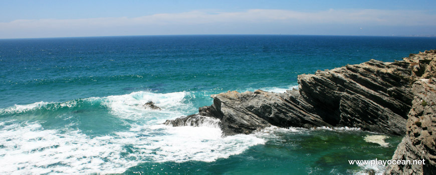 North Praia do Espingardeiro Beach