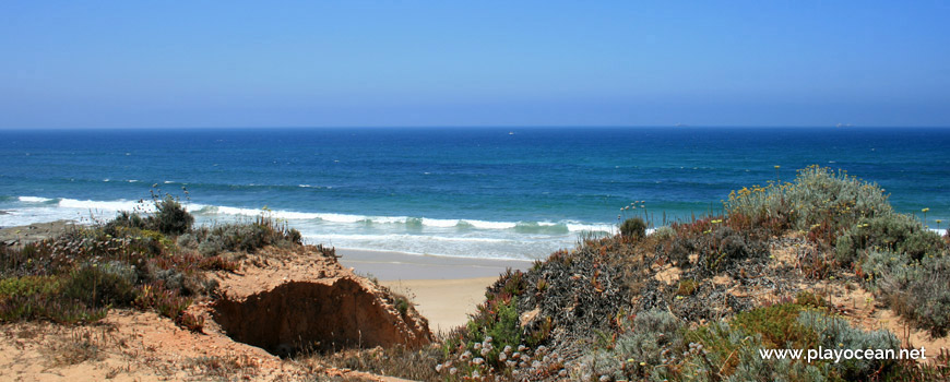 Ravine Praia da Navalheira Beach