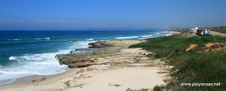 Center of Praia da Oliveirinha Beach