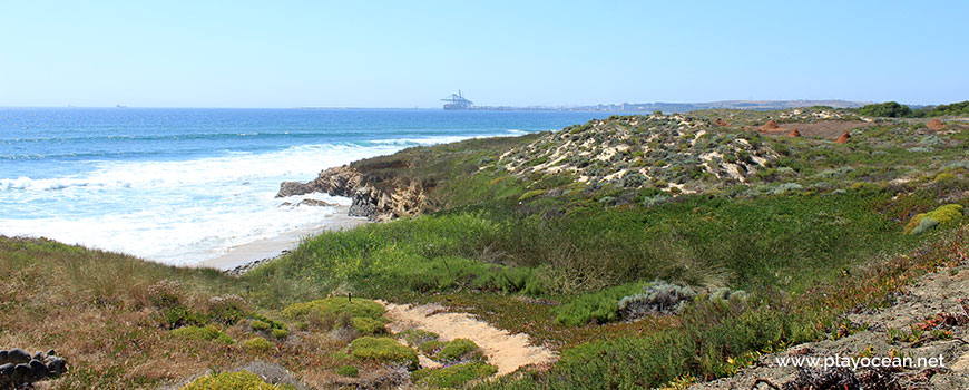 Trail of Praia da Pelengana Beach