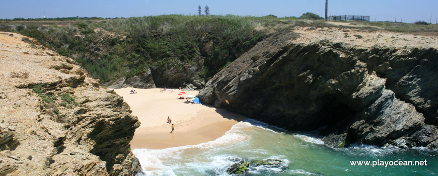 Uphill Praia de Porto Covinho Beach