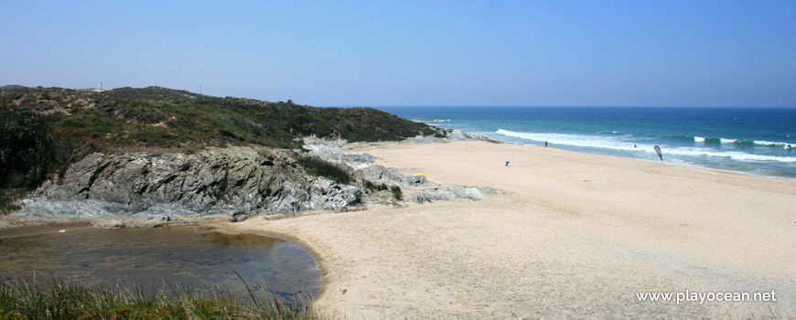 Oliveirinha Stream, Praia de Vale Figueiros Beach