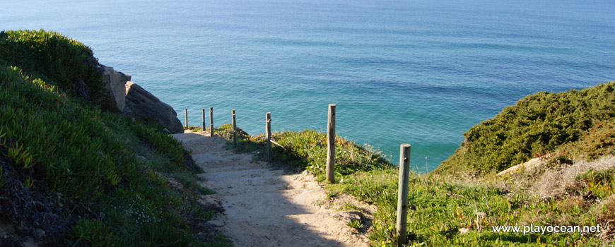 Descent to Praia da Aguda Beach