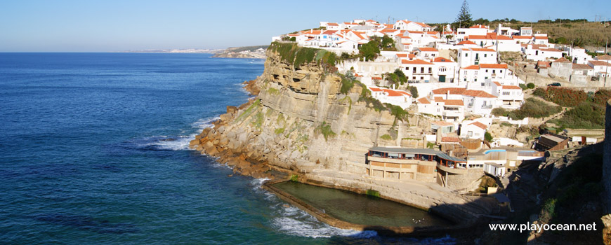 Casas junto à Praia das Azenhas do Mar