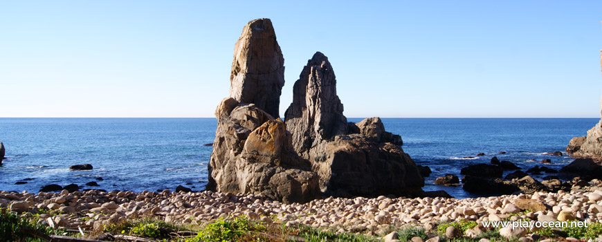 Rocha na Praia do Louriçal