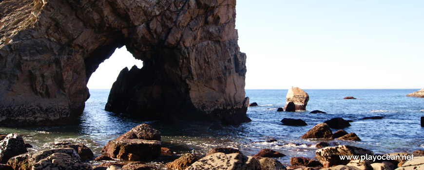 Arc at Praia do Louriçal Beach