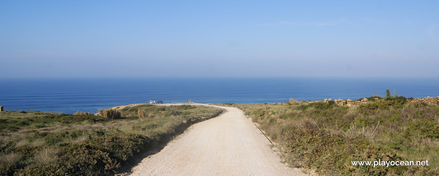 Road to Praia da Vigia Beach
