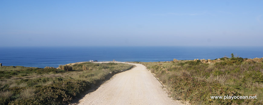 Estrada para a Praia da Vigia