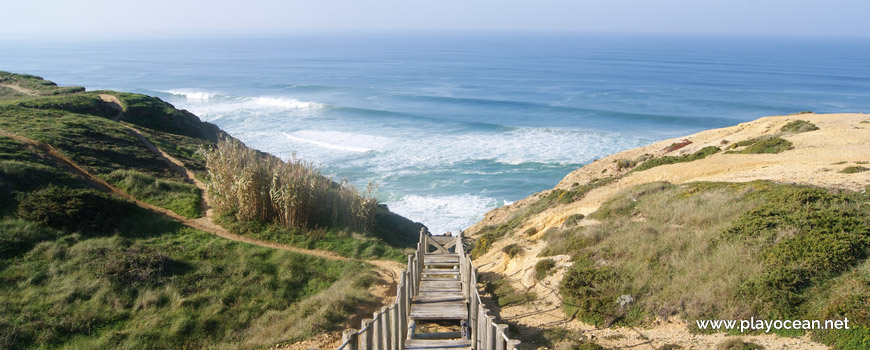 Descent to Praia da Vigia Beach