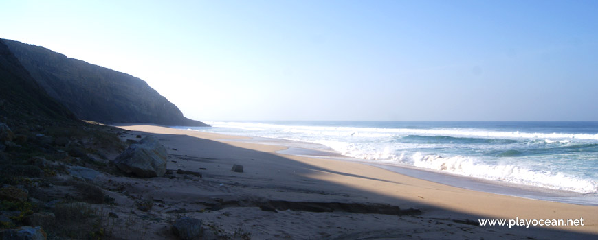 South of Praia da Vigia Beach