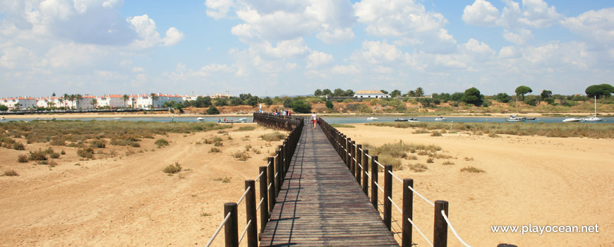 Access to Praia de Cabanas (Sea) Beach