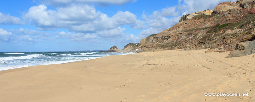 North at Praia das Amoeiras Beach