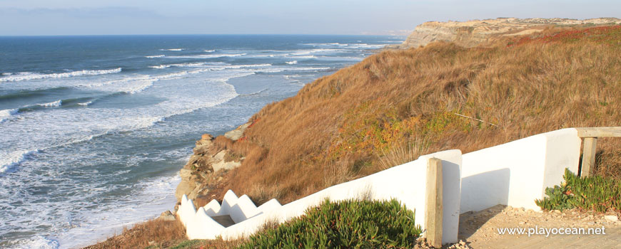 Escadaria na Praia da Mexilhoeira