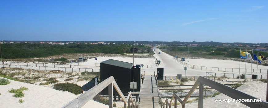 Parking at Praia do Areão Beach