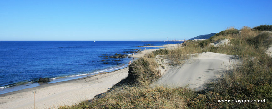 A clássica e urbana Praia da Amorosa, em Viana do Castelo, faz jus ao nome