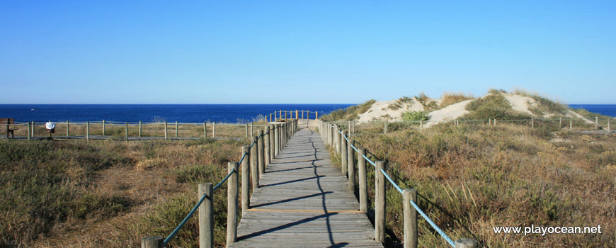 Access to Praia da Amorosa Beach