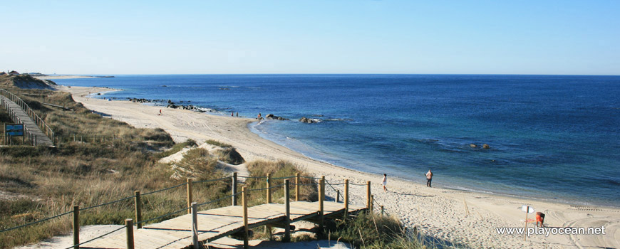 A clássica e urbana Praia da Amorosa, em Viana do Castelo, faz jus ao nome