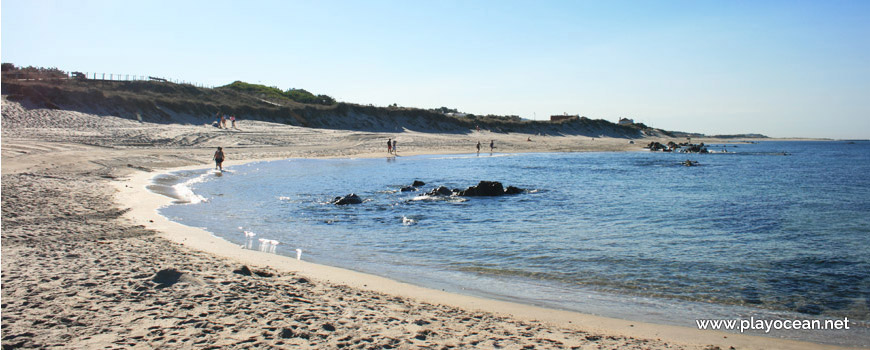 A clássica e urbana Praia da Amorosa, em Viana do Castelo, faz jus ao nome