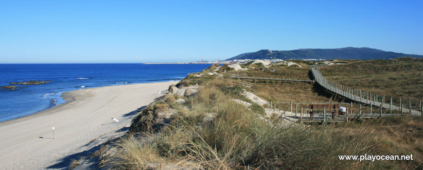 A clássica e urbana Praia da Amorosa, em Viana do Castelo, faz jus ao nome