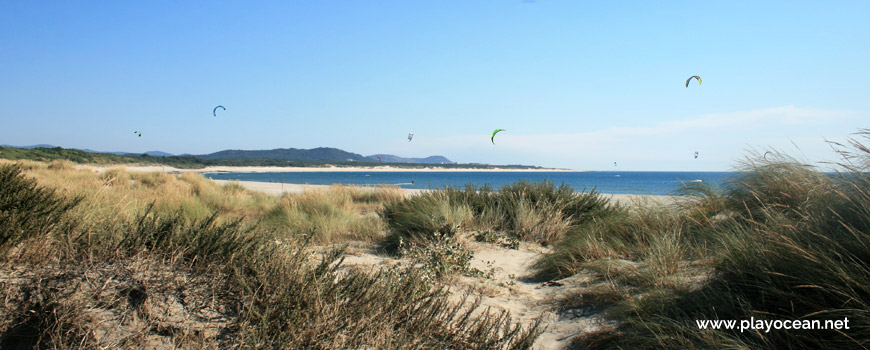 Parapentes na Praia do Cabedelo