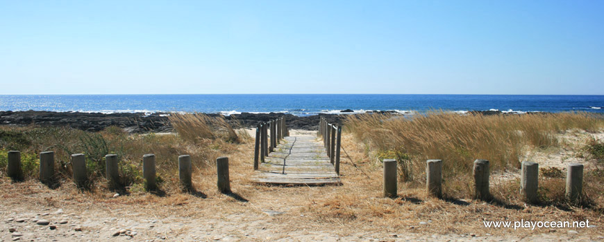 Access to Praia do Canto Marinho Beach