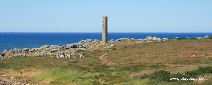 Infraestructure, Praia de Fornelos e Promontório de Montedor Beach