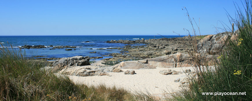 Access to Praia de Fornelos e Promontório de Montedor Beach