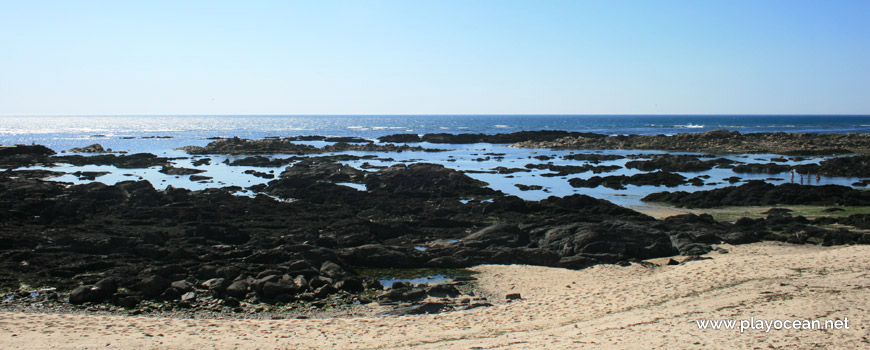 Rocks at Praia do Norte Beach