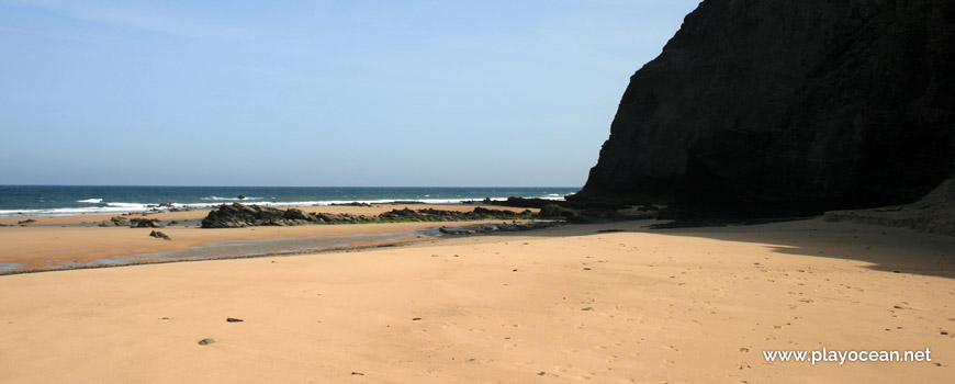 North at Praia da Barriga Beach