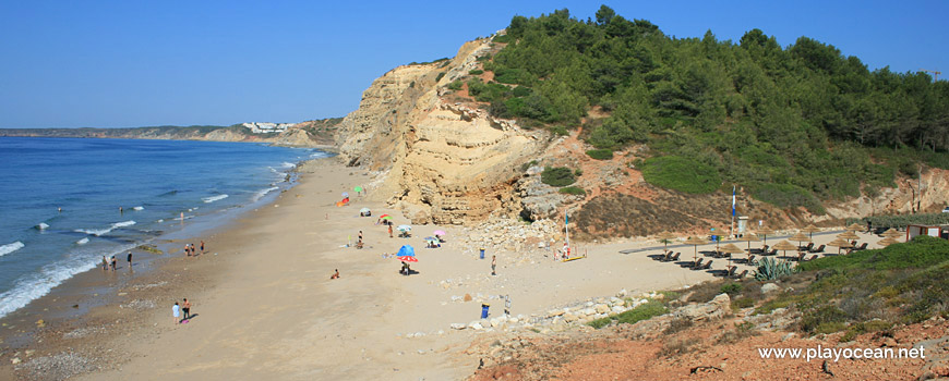 West at Praia das Cabanas Velhas Beach