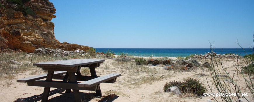 Picnic table, Praia da Figueira Beach