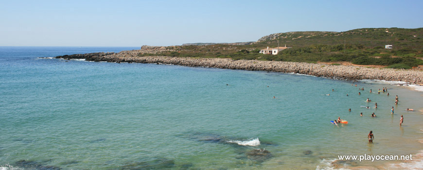 Bathing at Praia da Ingrina Beach