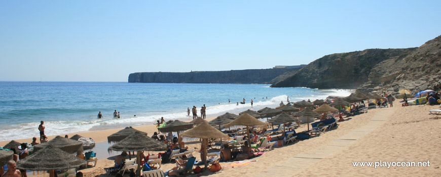 Sunbeds rental at Praia da Mareta Beach