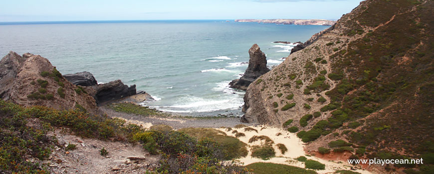 Trail to Praia da Manteiga Beach