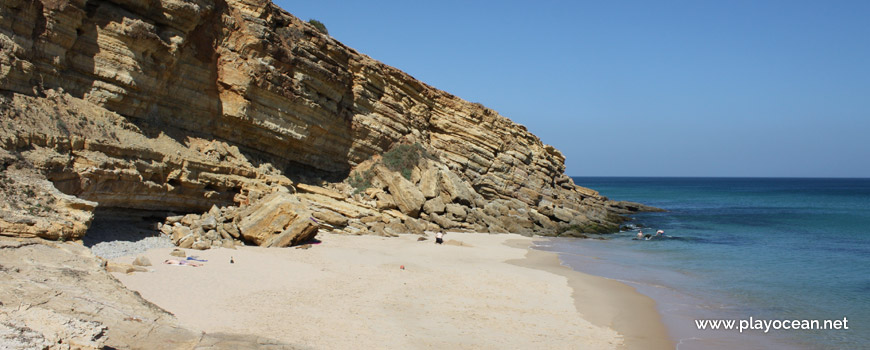 East at Praia da Santa Beach