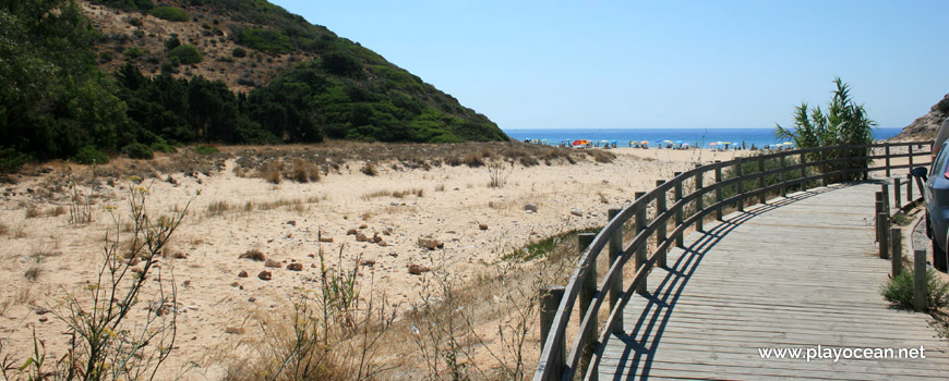 Access to Praia do Zavial Beach