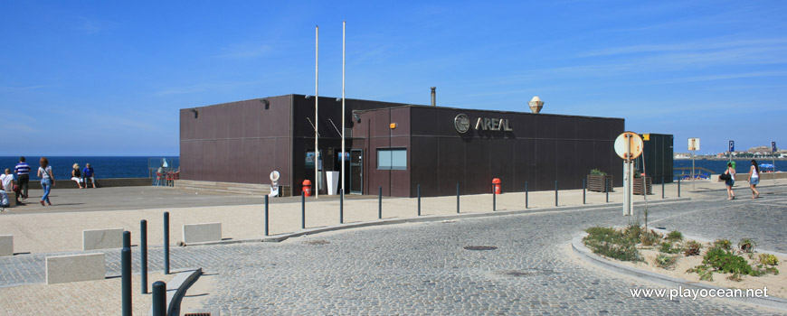 Bar, Praia de Árvore Beach