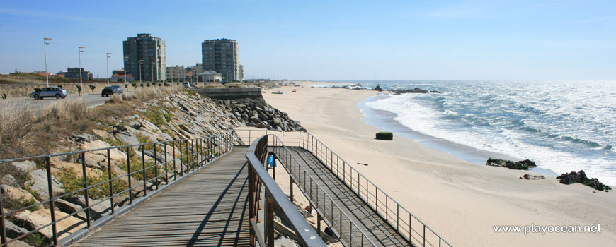 Access to Praia das Caxinas Beach