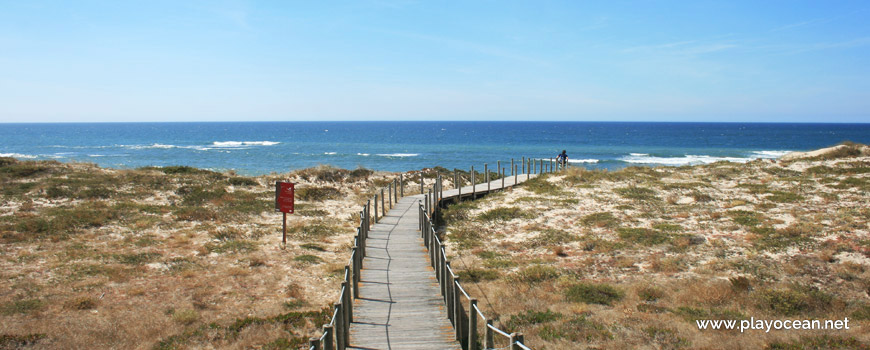 Passadiço na Praia da Laderça