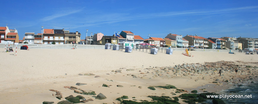 Casas junto à Praia de Luzimar