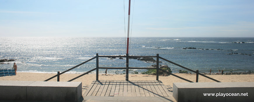Access to Praia de Luzimar Beach