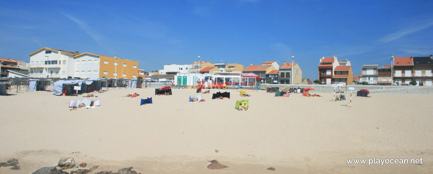 Casas junto à Praia de Mar e Sol