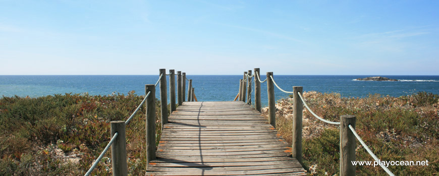 Walkway at Praia do Pinhal dos Eléctricos Beach