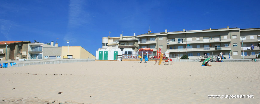 Casas junto à Praia do Pôr do Sol