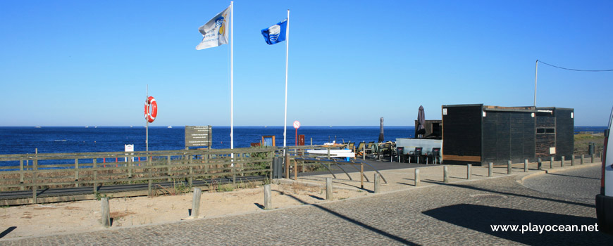 Entrance to Praia de São Paio Beach