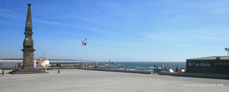 Entrance to Praia da Senhora da Guia Beach