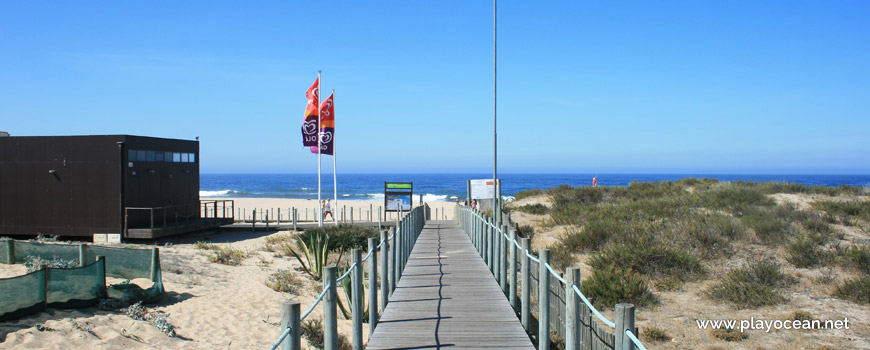 Access to Praia da Aguda Beach